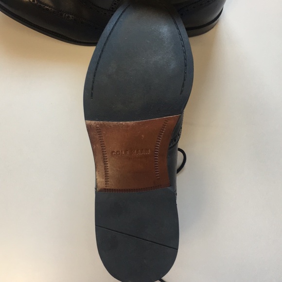 Cole Haan Black Dress Shoes. - Picture 3 of 4